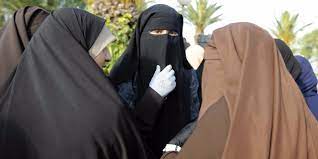 Pour interdire cette pratique, fatou sow sarr estime qu'il faut mener un travail des consciences au niveau de ces femmes qui s'adonnent à ce port de voile mais pas de voter une loi contre. Burkini Voile Niqab Que Dit La Loi En France