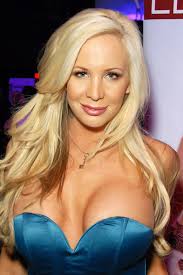 Eden Adams's Instagram, Twitter & Facebook