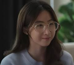 Lo que me gusta de Anueng y Khem es que tiene bien fijos su propósito y es  enamorar a la sugar mami 🤣🤣🤣 Y ambas tiene un Age Gap mldto 🫣 12