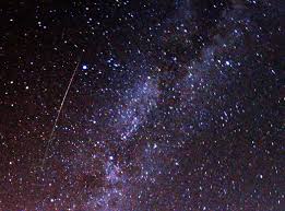 Hujan meteor perseid berasal dari serpihan debu ekor komet swift tuttle yang mengelilingi matahari 13o tahun sekali. Perseid Wikipedia Bahasa Indonesia Ensiklopedia Bebas