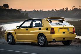 Sauver toutes les vieilles voitures qu´ils peuvent trouver. Car Sos Lancia Delta Carcrot