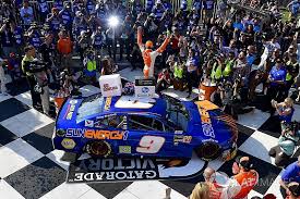Chase elliot is the american model and professional stock car racer, driver. Chase Elliott Bests Truex Claims First Ever Cup Win In Wgi Thriller