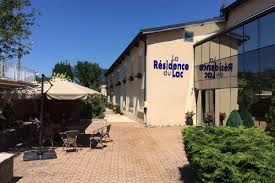 Chalet de 63 m² habitable, dans un bois de chênes avec terrain clôturé de 1100 m². Ehpad La Residence Du Lac Maison De Retraite Solea A Pont De Salars