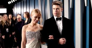 Scarlett johansson admits she panics while watching husband colin jost on saturday night live. Saturday Night Live Colin Jost Makes Fun Of Wife Scarlett Johansson In Epic Weekend Update Burn