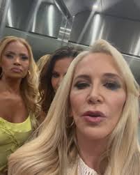 Behind the scenes from Episode 2 of #LoveHotel🗝️❤️ So many laughs!!! Watch  the third episode tonight @bravotv and stream starting tomorrow