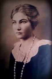 For some reason I stumbled upon this today. I thought of her as a second  mother, they lived across the street from me and hung I hung out with  Curtis. The Langs