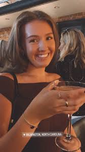 Hi!! My name is Natalie and I'm 23yrs old. I'm like for 1/2 roommates to  rent a house with sometime starting Feb or March! ($800max rent with  utilities. I work as a