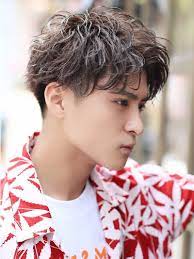 ツヤ髪スパイラル アロハウェービー front メンズ ヘアスタイル メンズヘアカット ショート パーマ