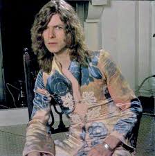 Close Up Of The Man Who Sold The World Cover Velvet Mr Fish Dress 1971 David Bowie Bowie David Bowie Pictures