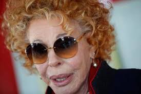 Tra gli altri ornella vanoni con alberto urso, molto molto molto bravi con la voce del si. L Appello Disperato Di Ornella Vanoni State A Casa O Siamo Rovinati