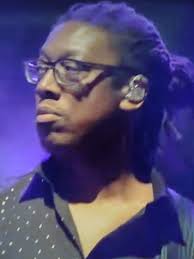 In tribute to Steve Lewinson, he helped make the unique sound of Simply Red  Band you will be missed💔🎸