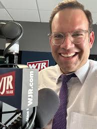 I know it's radio but I'm still rocking the tie!! Let's goooo 🤣!! Join me 