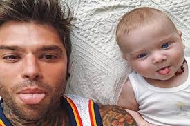 Con la primavera (e la festa del papà) è nato leone lucia, il primo figlio di chiara ferragni e fedez. Fedez Da Solo Con Leone Mentre Chiara Ferragni E A New York
