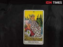 Berikut adalah tata cara membaca tarot yang saya bagikan untuk anda dalam membaca kartu untuk diri jika kamu sudah sering main, maka membaca atau menghafalkan arti secara harfiah dari kartu berjumlah cara membaca kartu tarot tersebut. Duh 3 Kartu Tarot Ini Ungkap Hubunganmu Dan Dia Berjalan Tidak Sehat