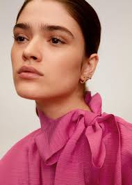 La camisa rosa con lazo premium de Mango Outlet de las socialités