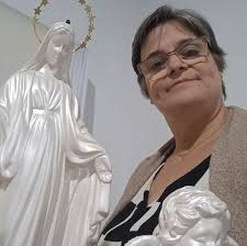 FÃ DE LADY GAGA PROVOCA EVANGÉLICOS EM ENTREVISTA A REDE GLOBO "Todos nós  vamos vender nossa alma e vamos descer de tobogã direto para o inferno",  disse fã.