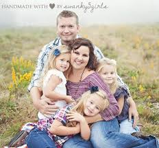 Nice Pose For Three Kids Family Picture Poses Photography Poses Family Family Photo Pose