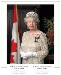 Il arrive souvent que des internautes dénichent d'anciennes photos de célébrités, et s'amusent à les détourner. Le Diademe Russe De La Reine Elizabeth Ii The Vladimir Tiara Le Blog Russie De Lizotchka Her Majesty The Queen Queen Elizabeth Jewels Elizabeth Ii