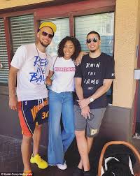 A fan favorite part of steph curry's pregame warmup is when curry throws up shots from the tunnel that the golden state warriors use to get to the basketball court at oracle arena. Golden State Warriors Sign Steph Curry S Future Brother In Law Daily Mail Online