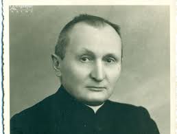 Krzyż w cieniu swastyki