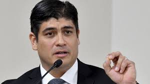 Diplomáticos venezolanos nombrados por Maduro salen de Costa Rica tras  presión del gobierno de Alvarado