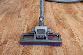 Ein staubsauger, welcher explizit in den details des artikels auf das reinigen von parkett eingeht, ist unser drittplatzierter stielstaubsauger. Welcher Staubsauger Fur Parkett