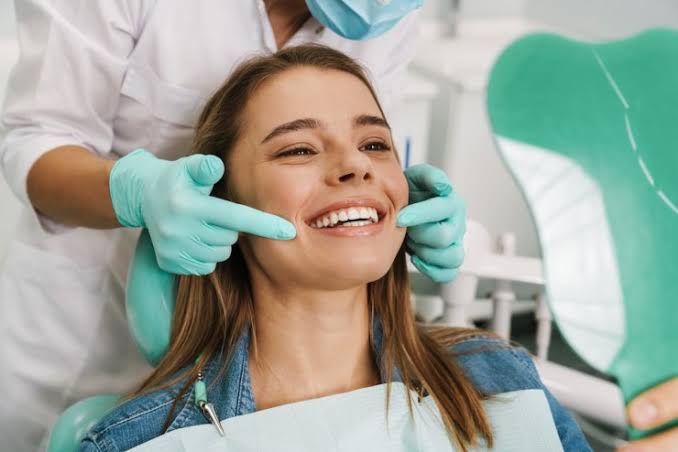 Familia cuidando su salud dental
