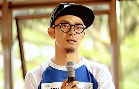 Akronim kata baper akhir akhir ini semakin populer digunakan sebagai salah satu kosa kata bahasa gaul. Ust Evie Effendi Dan Kontroversi Nabi Muhammad Sesat Islami Dot Co