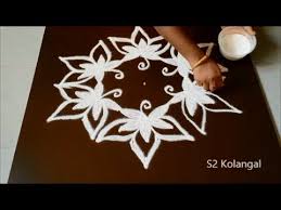 Flower Rangoli Designs With 7 To 4 Interlaced Dots Flower Muggulu Sim Rangoli Designs Flower Rangoli Simple Rangoli