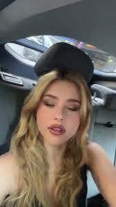 Nicole Klapper's Instagram, Twitter & Facebook