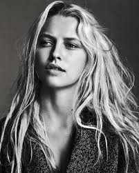 Den 31 december 2014 var följande antal personer bosatta i sverige med namnen. Teresa Palmer Interview Magazine