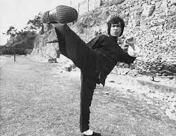 About press copyright contact us creators advertise developers terms privacy policy & safety how youtube works test new features press copyright contact us creators. Bruce Lee S Hellacious High Kick On The Set Of Enter The Dragon Metaflix