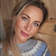 Ci sono uomini qui che hanno più di 45 anni???😚 Sfortunatamente ci sono  molti giovani in questo thread che non sanno comportarsi bene.. Triste..!