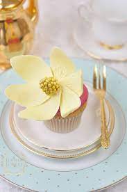 Craftsy Com Express Your Creativity Cake Decorating Tips Chocolate Garnishes Cupcake Cakes