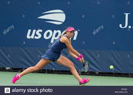 She won the 2015 french open girls' singles title by defeating anna kalinskaya in the final. Paula Badosa Gibert Von Spanien Retruns Kugel Wahrend Qualifizierender Tag 1 Gegen Sophie Chang Von Usa Bei Us Open Tennis Meisterschaft An Usta Billie Jean King National Tennis Center Foto Von Lew