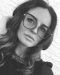 Sasha Robison's Instagram, Twitter & Facebook