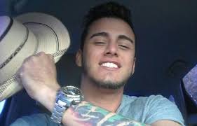 Mr. Felo se mató en su moto y su acompañante está grave