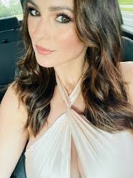 Isadora Bolton's Instagram, Twitter & Facebook