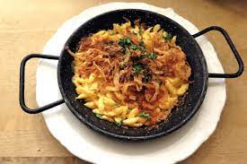 kasespatzle typisch deutsches rezept recipe spatzle oktoberfest food cheese spaetzle