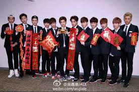 Xiumin, suho, lay, baekhyun, chen, chanyeol, d.o., kai y sehun. 140105 Exo At Super Star Red And White Entertainment Awards Backstage In Taiwan Exo Superstar Red And White