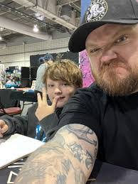 Mike Tener's Instagram, Twitter & Facebook