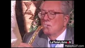 En plena campaña electoral de la unión europea, el fundador del ultraderechista frente nacional francés pidió fomentar el virus mortal que azota a algunos países africanos. Jean Marie Le Pen A La Chicha On Make A Gif