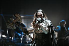 Show song put your middle fingers up take a shot, throw it up and don't stop i'm, i'm, i'm living that life on the dark side. Lordi L Eurovision