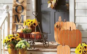 Whether you have a small front porch or a big front porch, there are plenty of outdoor fall decorations to i mprove your curb appeal on a budget. Fall Porch Decorating Ideas
