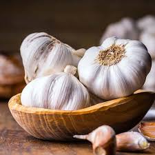Device that eating raw garlic for hair growth has been clinically proven and fda cleared to promote hair growth. Raw Garlic Benefits Uses Interactions And Nutrition Dr Axe