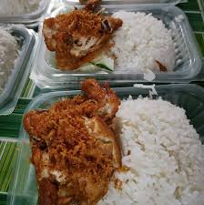 Nasi + ayam goreng + tahu/tempe + sambel terasi, penyet, sambel ijo, sambel goreng nyess bikin seuhah, cocok bagi yang hoby pedas, include lalaban kol goreng. Barra Nasi Ayam Penyet Home Facebook