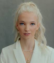 Jessica Rowlands's Instagram, Twitter & Facebook