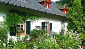 Sie bleiben nach dem erbfall zehn jahre lang im geerbten haus oder der geerbten wohnung wohnen und diese stellt auch dann den hauptwohnsitz dar. Nachlasse Ein Haus Erben Ist Gar Nicht So Einfach Cash