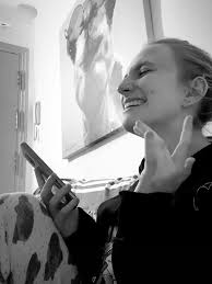 Imágenes del día: el curioso plan de Sarah Croft, hija de Ainhoa Arteta,  para su noche del sábado