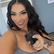 Hello! My family currently lives in Frisco, but we are thinking of moving  to Celina. We're looking at Mustang Lakes or Cambridge Crossing and was  wondering if there are other moms in